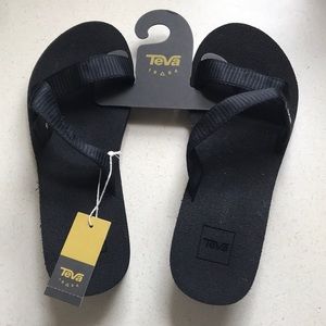 NWT Women’s Teva Mandalyn Black sandals size 9